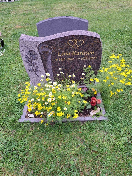 Grave number: 2 Q  2740