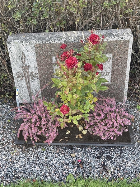 Grave number: 4 N ND   111