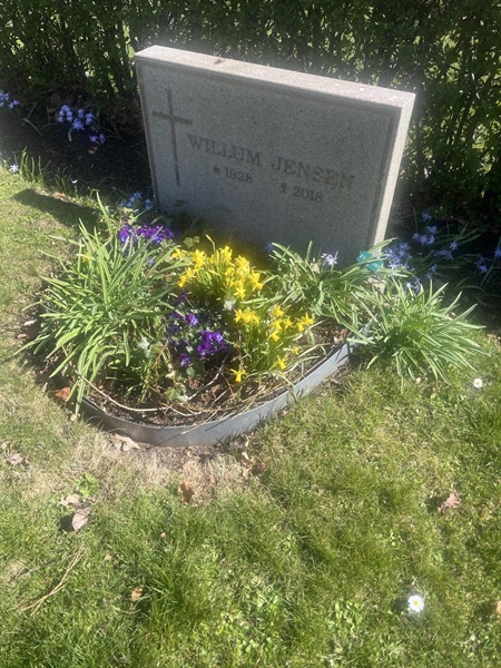 Grave number: 1 3 F1 281-282