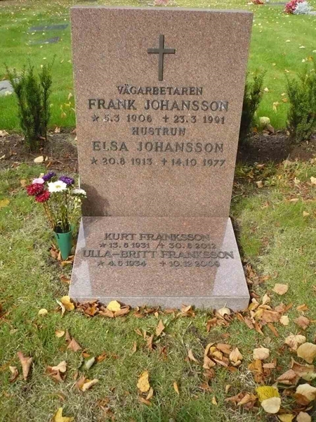 Grave number: VK E    32, 33, 34