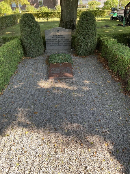 Grave number: VK IV    55