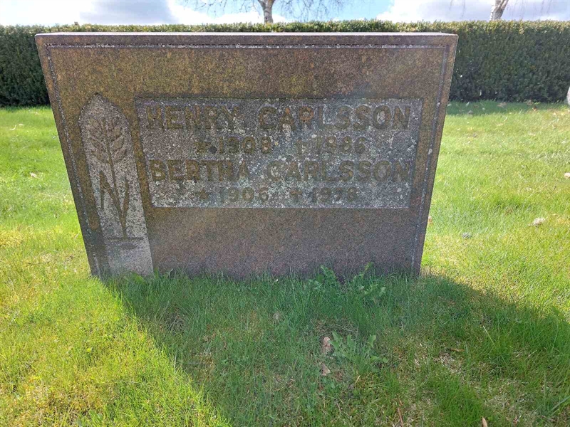 Grave number: HV 30   17, 18