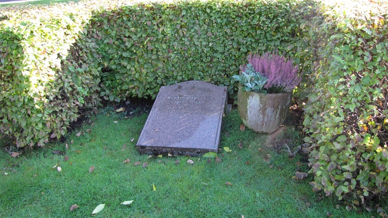 Grave number: HN BJÖRK   121, 122