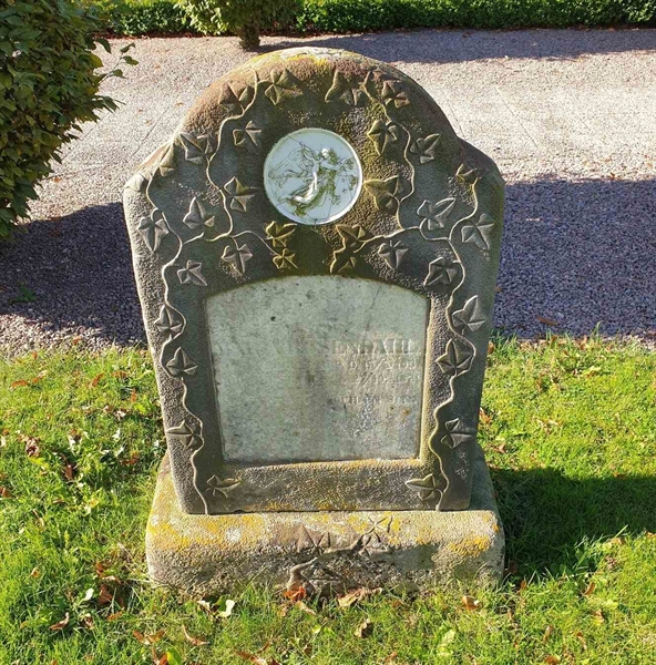 Grave number: NS L      5