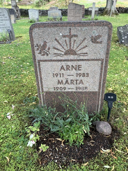 Grave number: 1 10    35