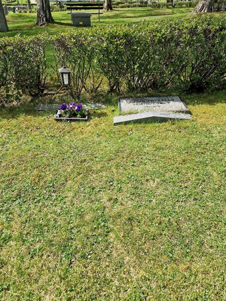 Grave number: 501 20 3946-3949