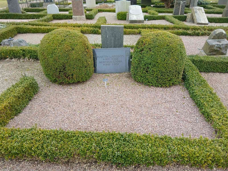 Grave number: TI A 215, 216
