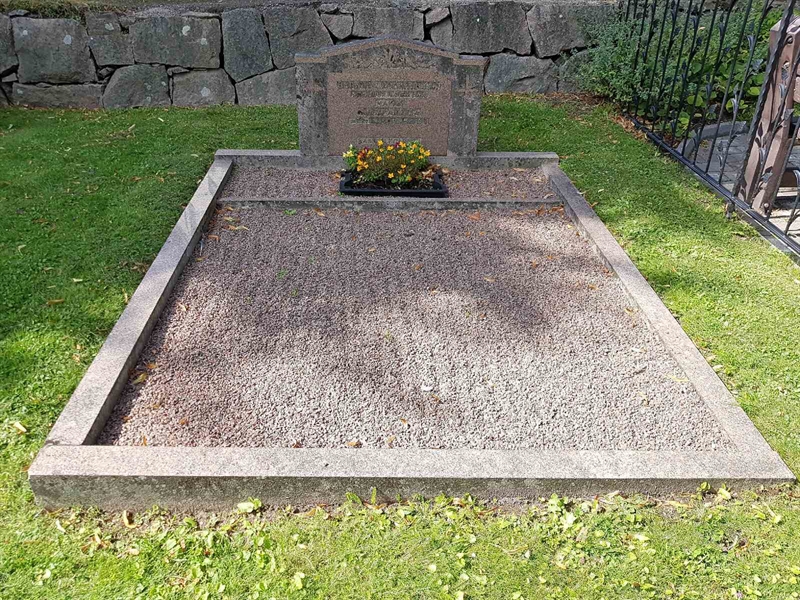 Grave number: 06 60021