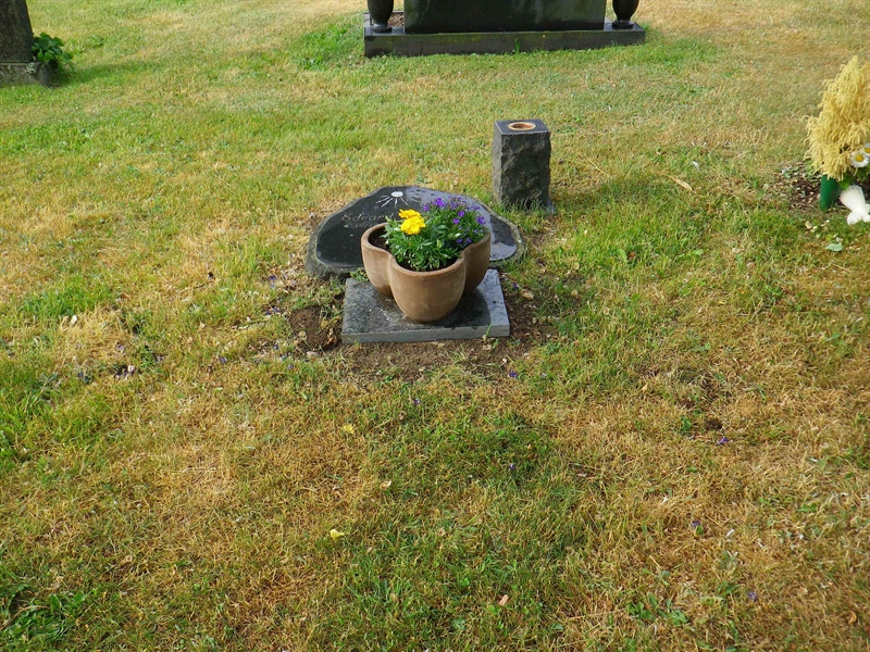 Grave number: LO K    64, 65