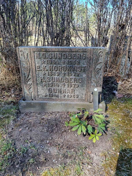 Grave number: 2 03    8