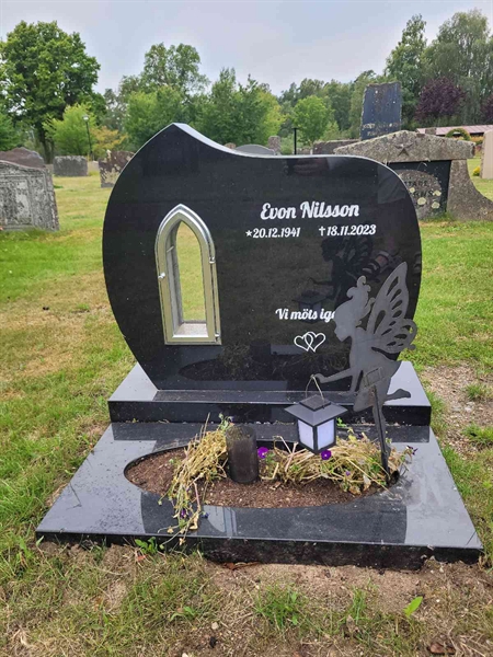 Grave number: 01 H   328, 329