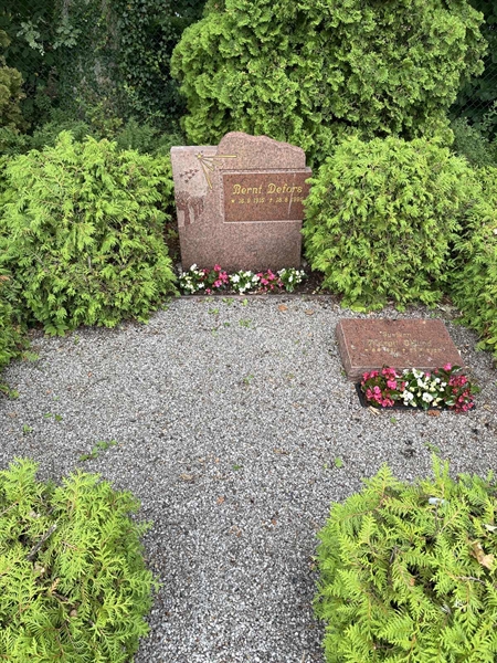 Grave number: NK IX   215