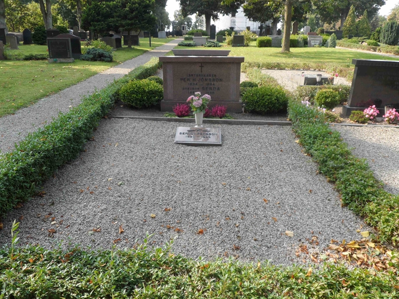Grave number: SK H   261, 262, 263, 264