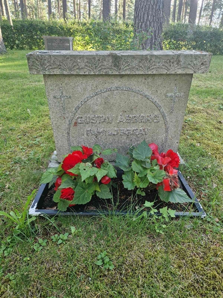 Grave number: 1 KV.1    72-74