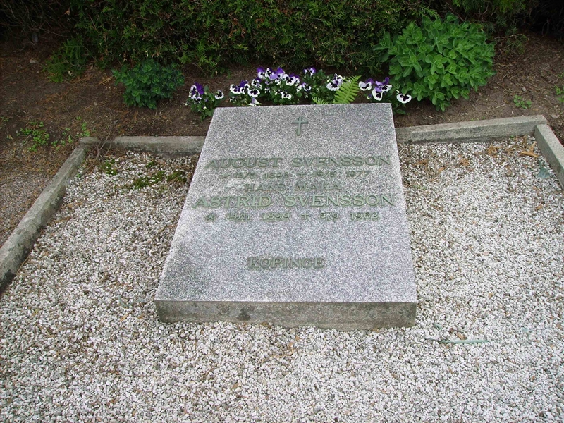 Grave number: LM 2 18  079