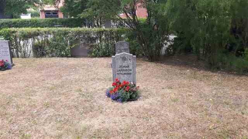 Grave number: 1 1   934