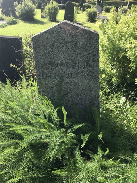 Grave number: UN F    82, 83