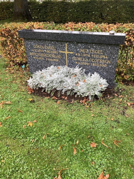 Grave number: 2 N 379-380