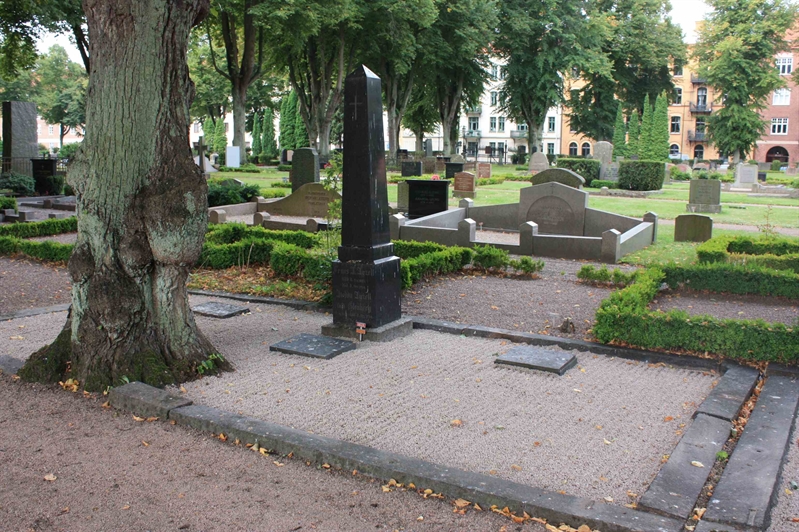 Grave number: Ö 06y    50, 51, 52, 53