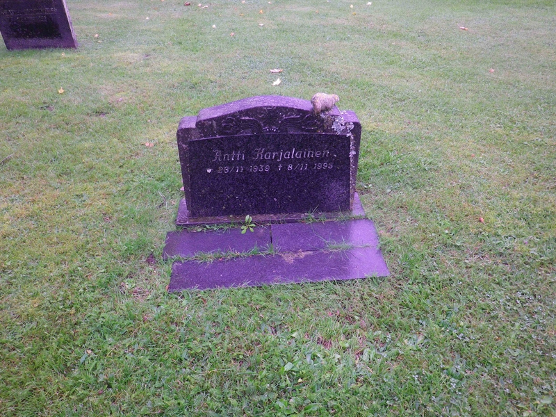 Grave number: LO D    58