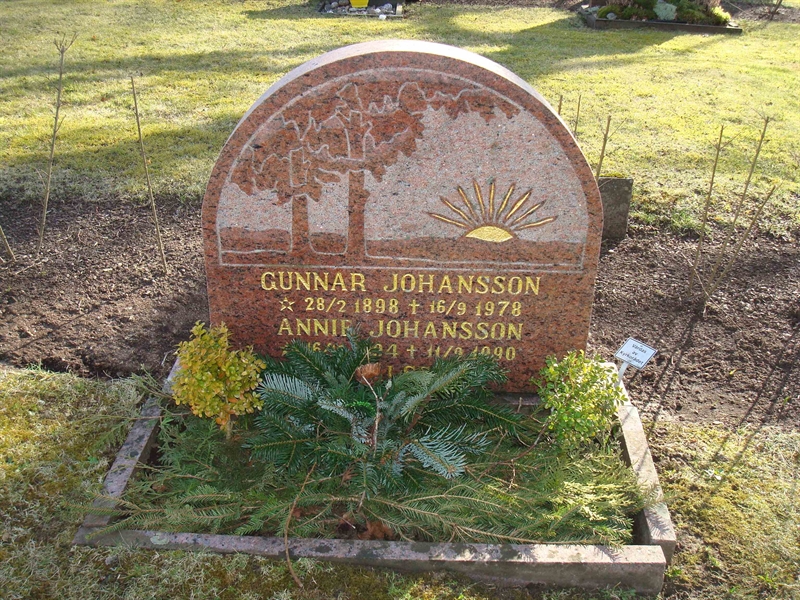 Grave number: KU 07    17, 18