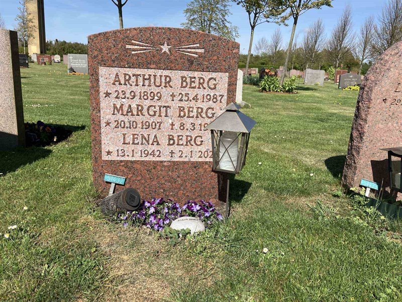 Grave number: R 01   582
