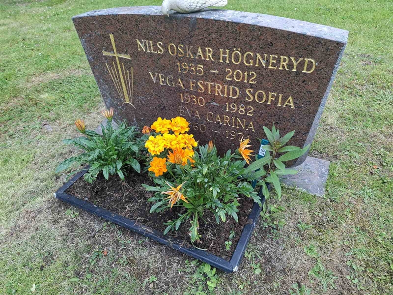 Grave number: 001 2   997