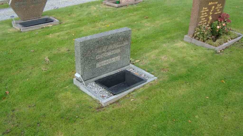 Grave number: LG 003  0420