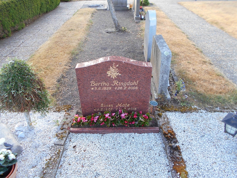 Grave number: HK C2     9