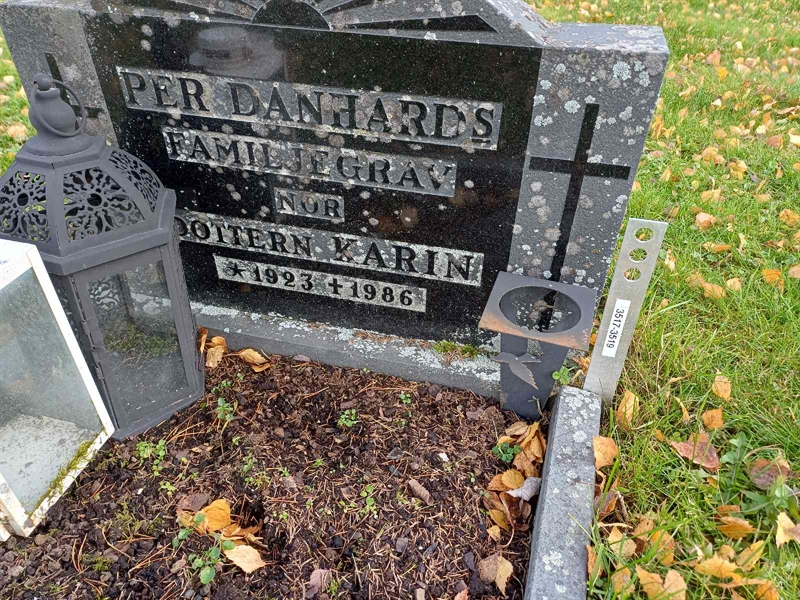 Grave number: JÄ 1 B 3517, 3518, 3519