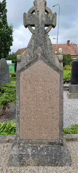 Grave number: LM 2 11  033, 034