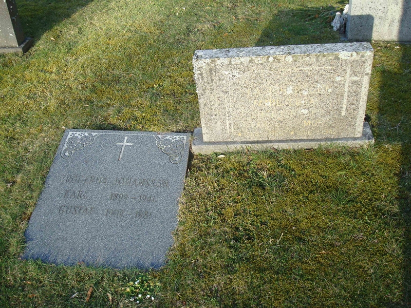 Grave number: KU 05   166, 167