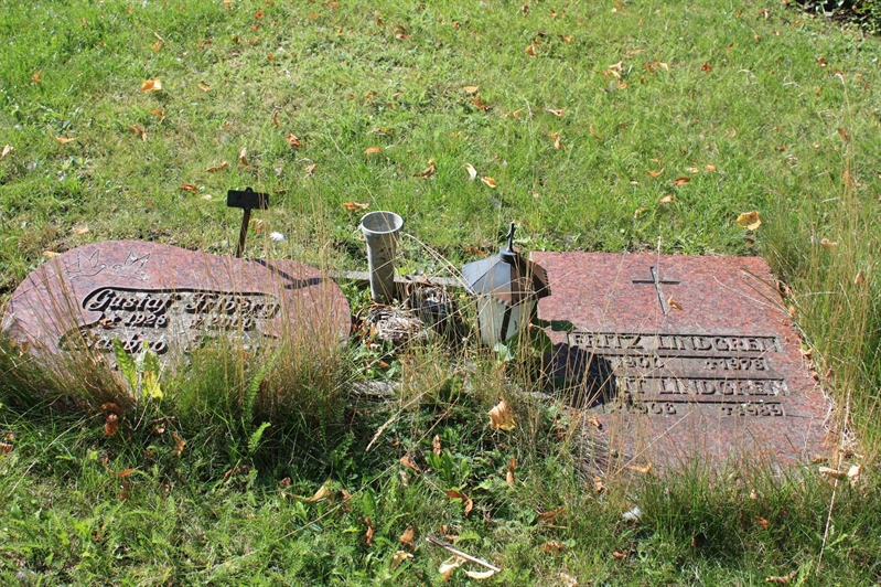 Grave number: Ö 02i   107, 108, 109