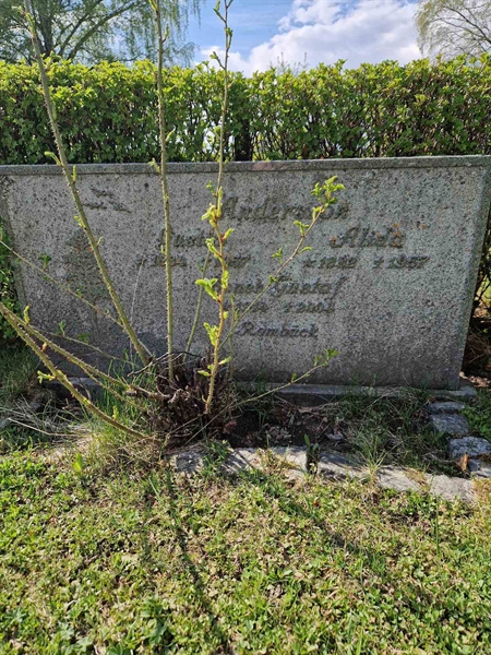 Grave number: 1 11 1734, 1735, 1736
