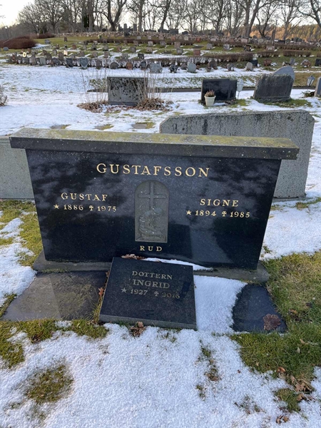 Grave number: Lax mell Kv4 114+115