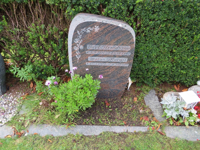 Grave number: 1 07   42