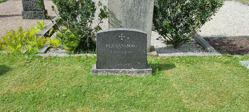 Grave number: LM 1 12  031