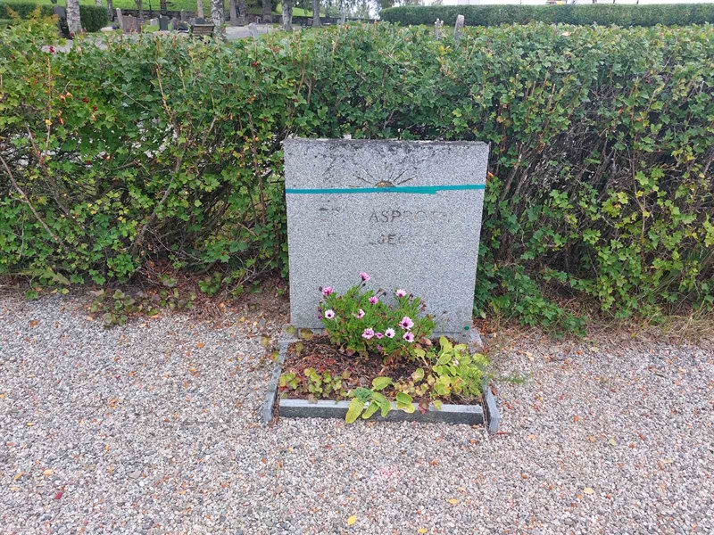 Grave number: K F    42