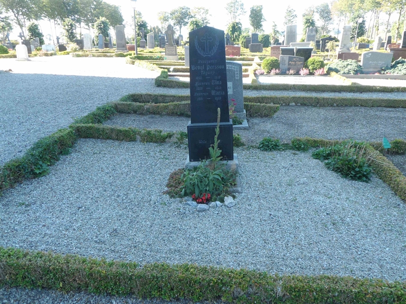 Grave number: ÖT GNK2  14:1, 14:2, 14:3