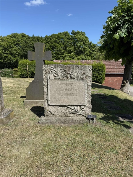 Hautatunnus: TR 4 1   143