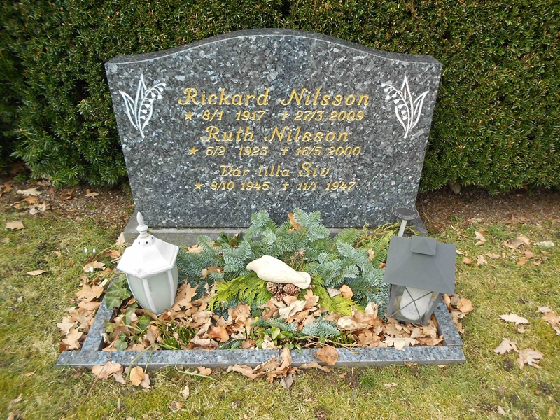 Grave number: NÅ N3   152, 153