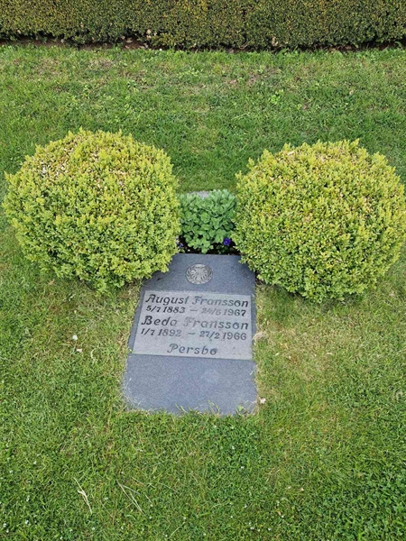 Grave number: 04 F    9, 10