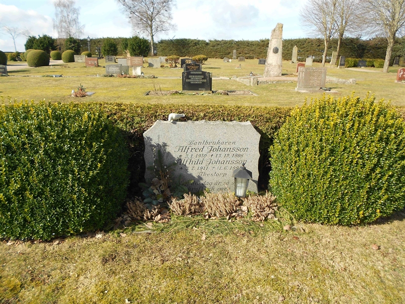 Grave number: V 21    81B