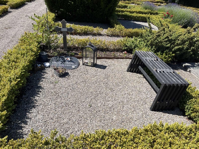 Grave number: NK D 92-93