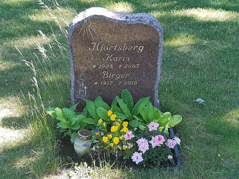 Grave number: JÄ 12    79