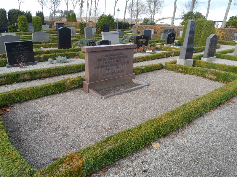 Grave number: ÖTN NMK1     5, 6, 7, 8