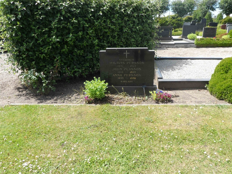 Grave number: ÖV G    32, 33, 34