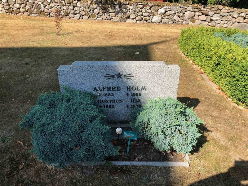 Grave number: Ko 01    42, 43, 44