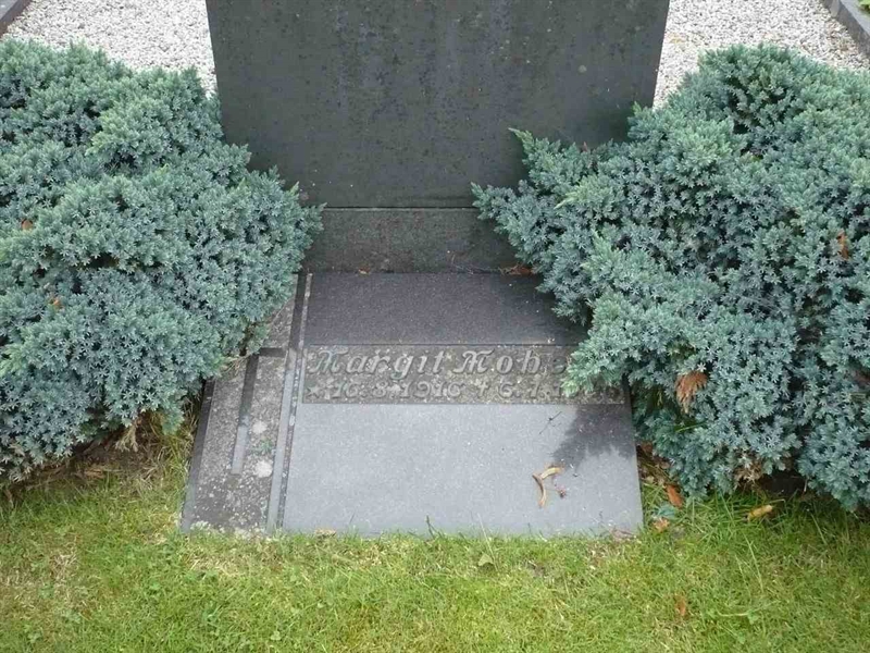 Grave number: SKF F   113, 114