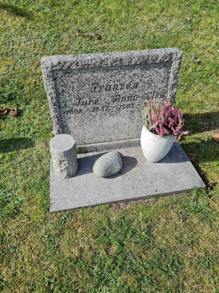 Grave number: F 0    47